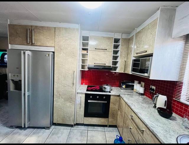 3 BEDROOM HOUSE FOR SALE IN PROTEA GLEN